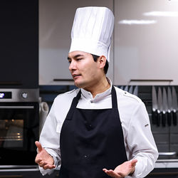 Шеф-повар                                Ержан Бегилов