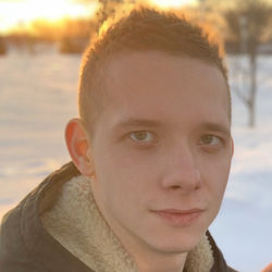 Денис Новоселов